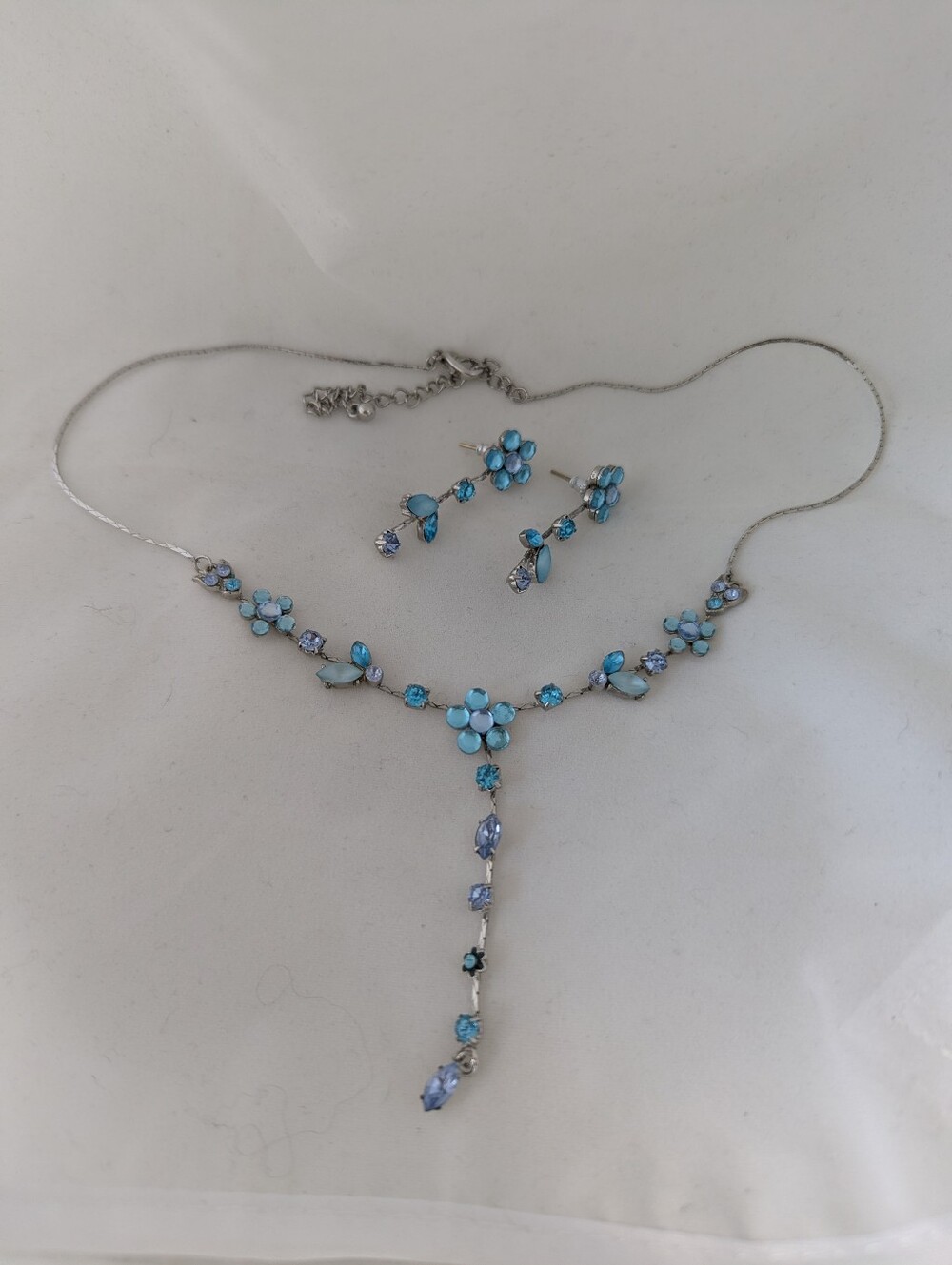 Vintage Delicate Blue Floral Drop Necklace & Earring Set